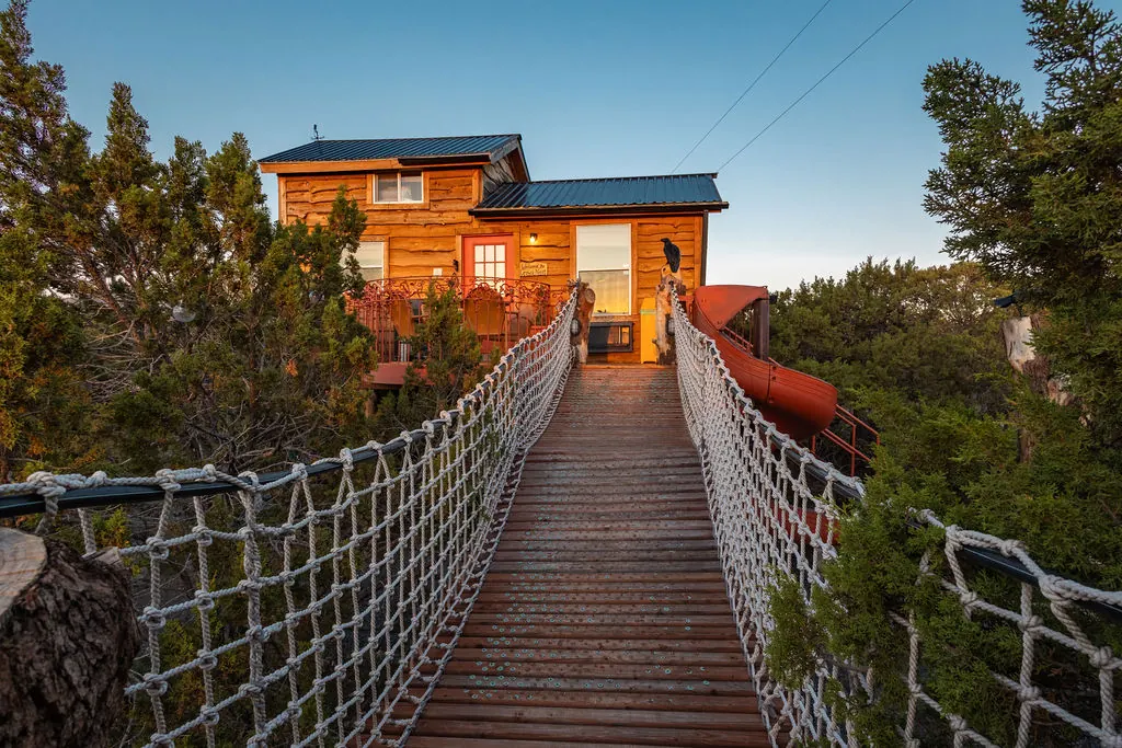 Crow's Nest Treehouse